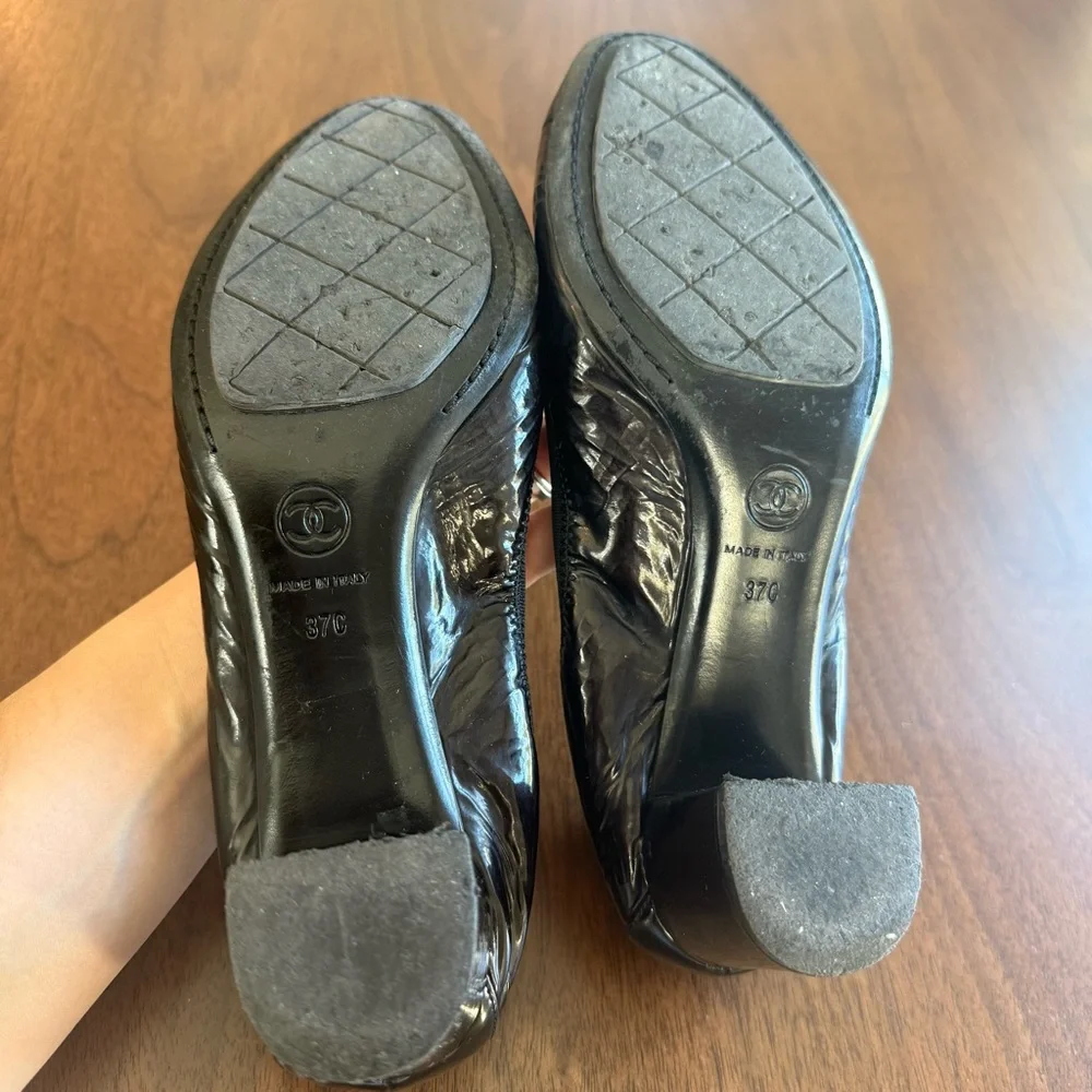 CHANEL CC Black Patent Ballet Pumps | Size 7.5 - Picture 7 of 7